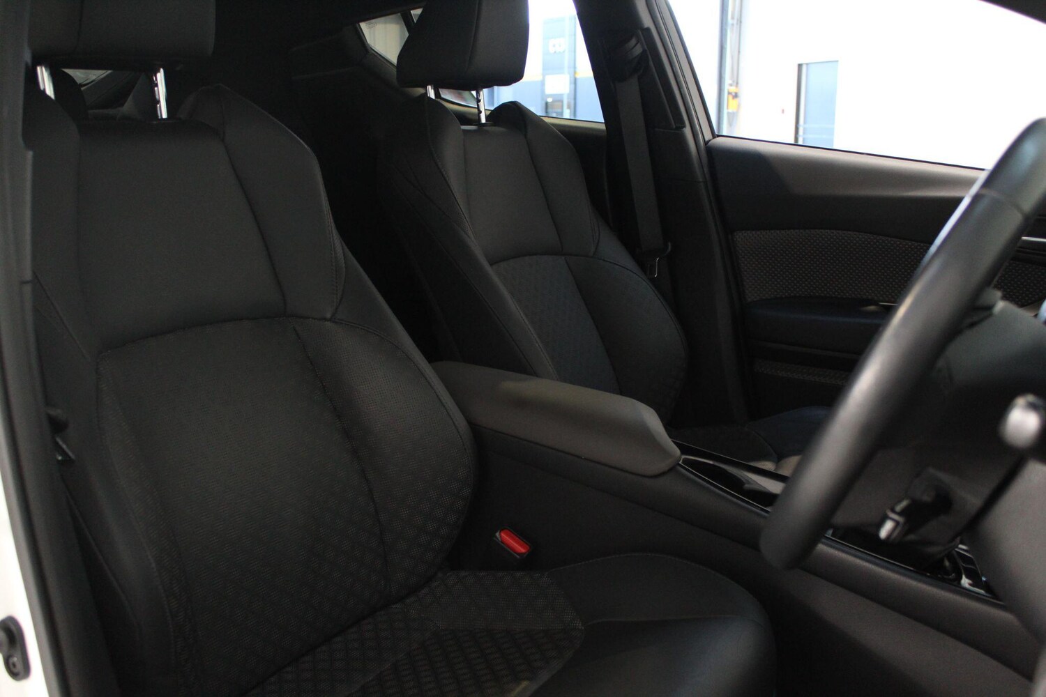 Used Toyota C-HR for sale - 77909751: Photo 45