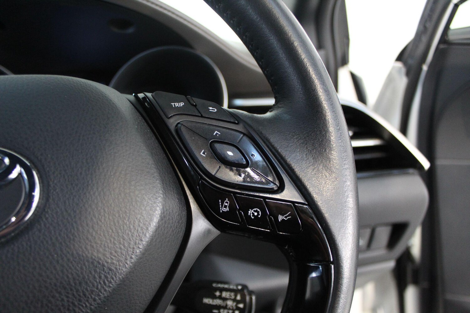 Used Toyota C-HR for sale - 77909751: Photo 49