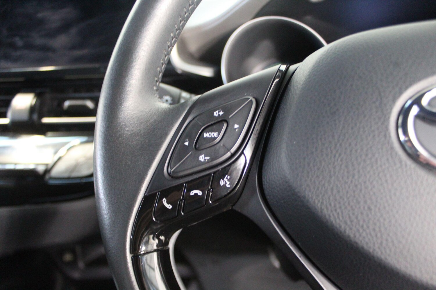 Used Toyota C-HR for sale - 77909751: Photo 50