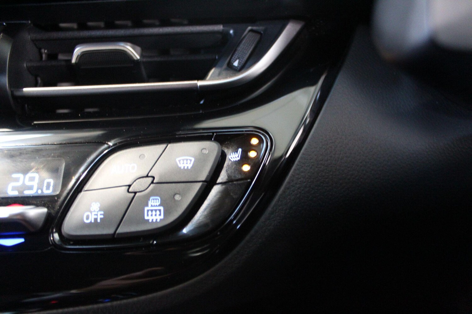 Used Toyota C-HR for sale - 77909751: Photo 65