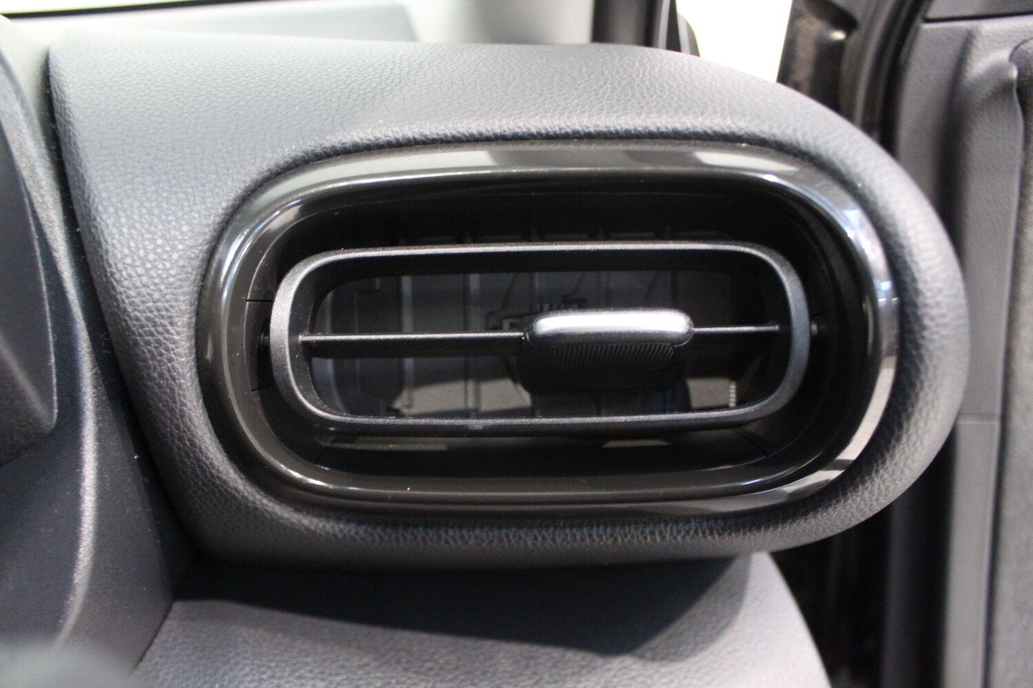 Used Toyota Yaris for sale - 77909541: Photo 61