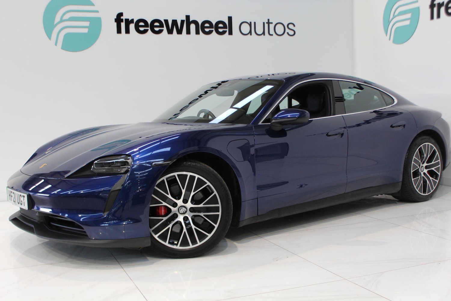 Used Porsche Taycan 2021 for sale - 77908851: Photo 4