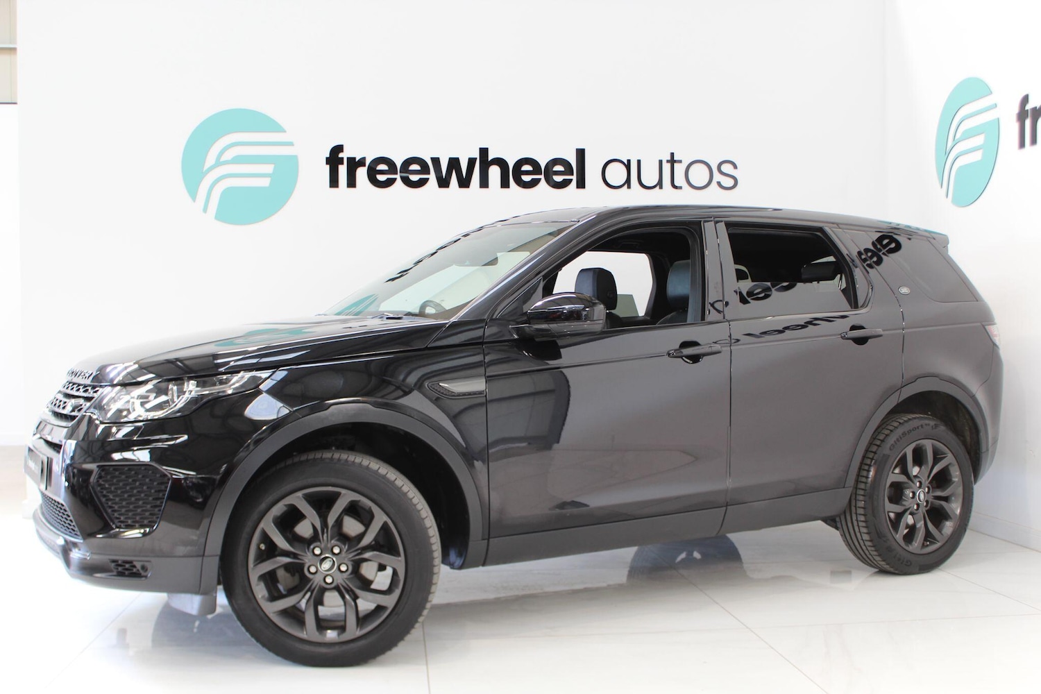 Used Land Rover Discovery Sport 2019 for sale - 77908881: Photo 4