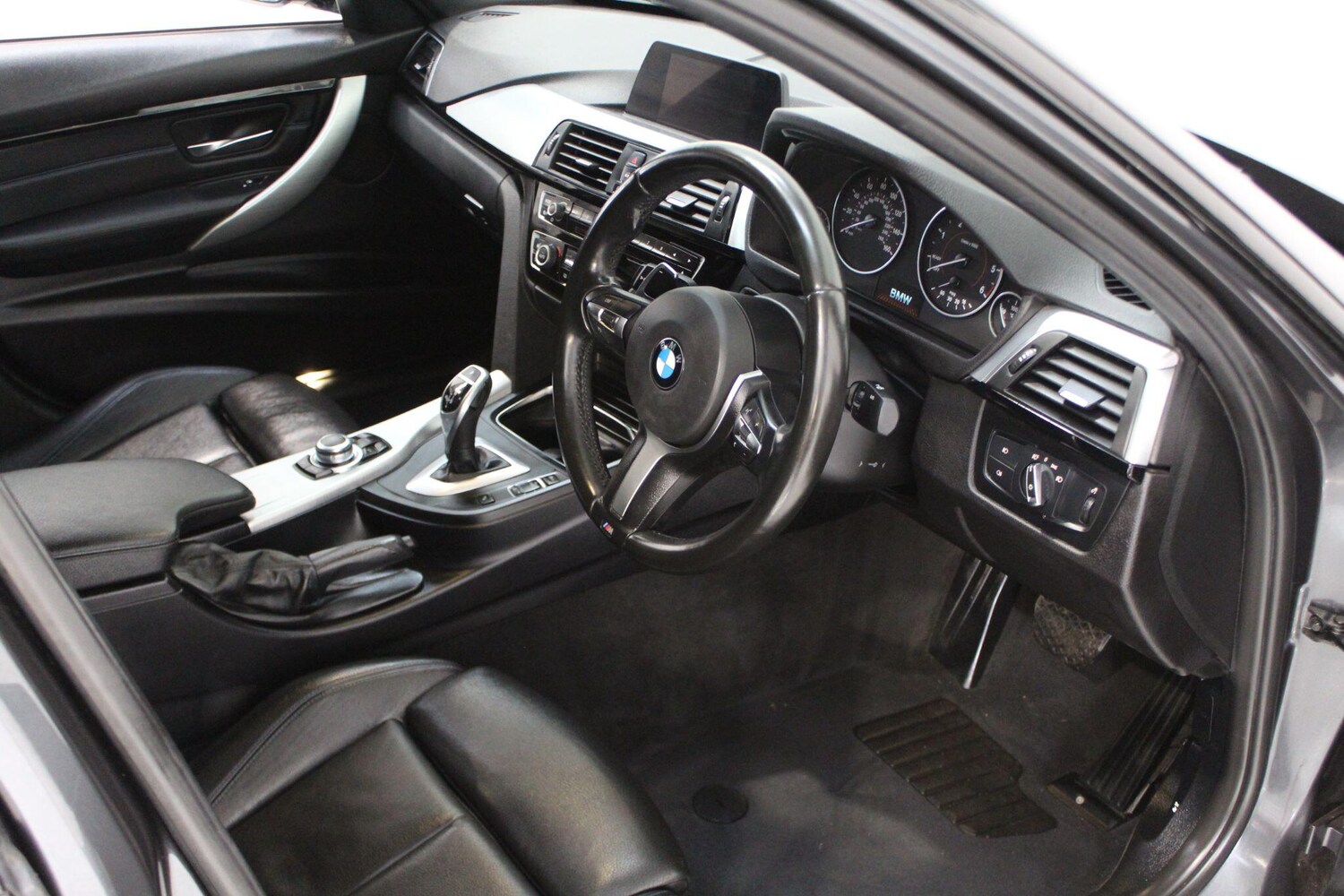 Used BMW 3 Series 2017 for sale - 77908929: Photo 34