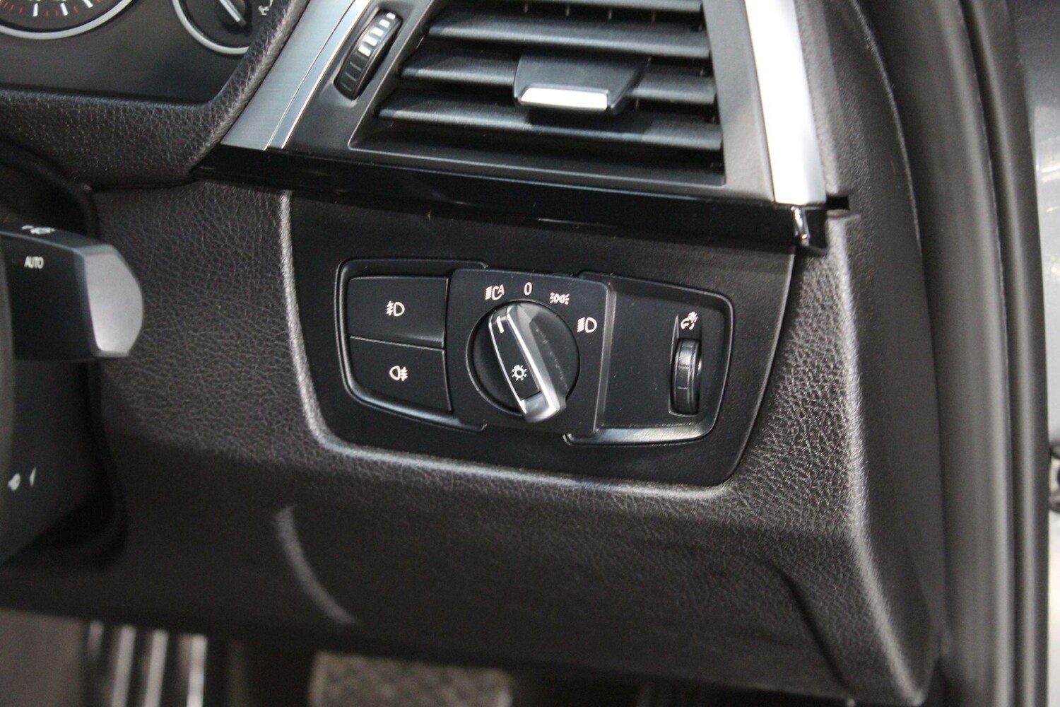 Used BMW 3 Series 2017 for sale - 77908929: Photo 36