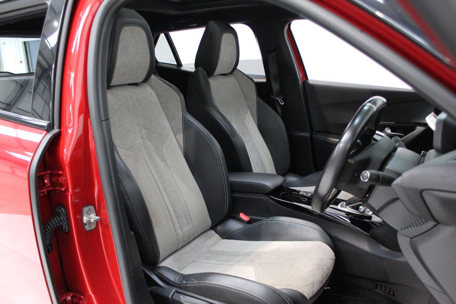 Used Peugeot 2008 2021 for sale - 77908919: Photo 44