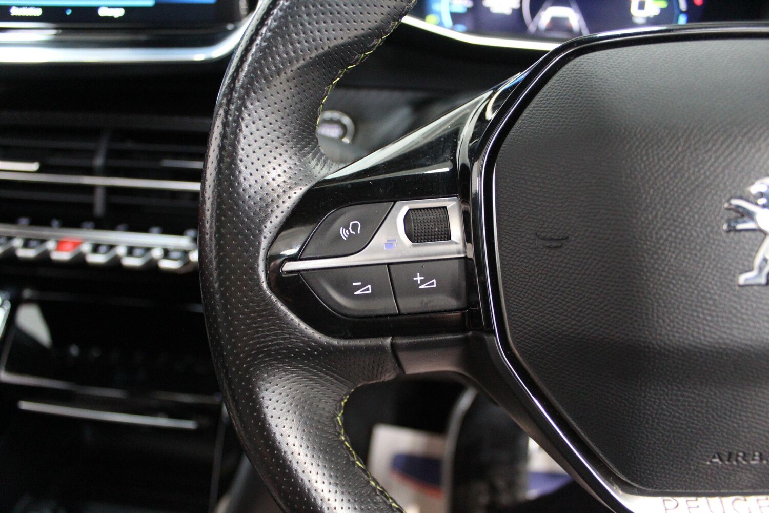 Used Peugeot 2008 2021 for sale - 77908919: Photo 57