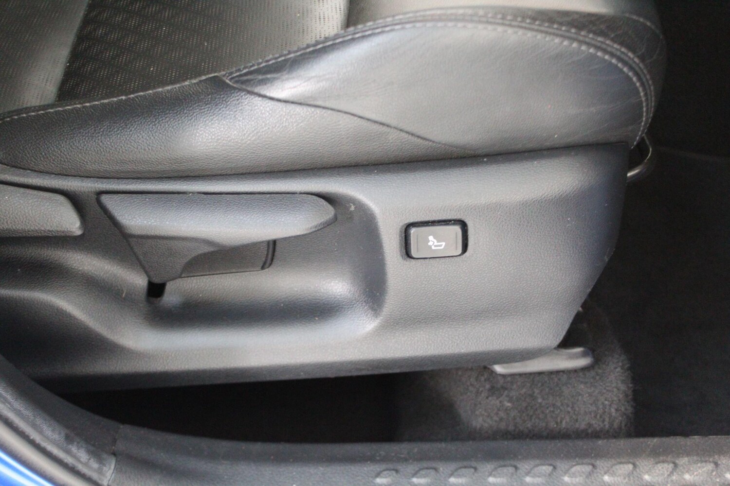 Used Toyota C-HR for sale - 77909603: Photo 42