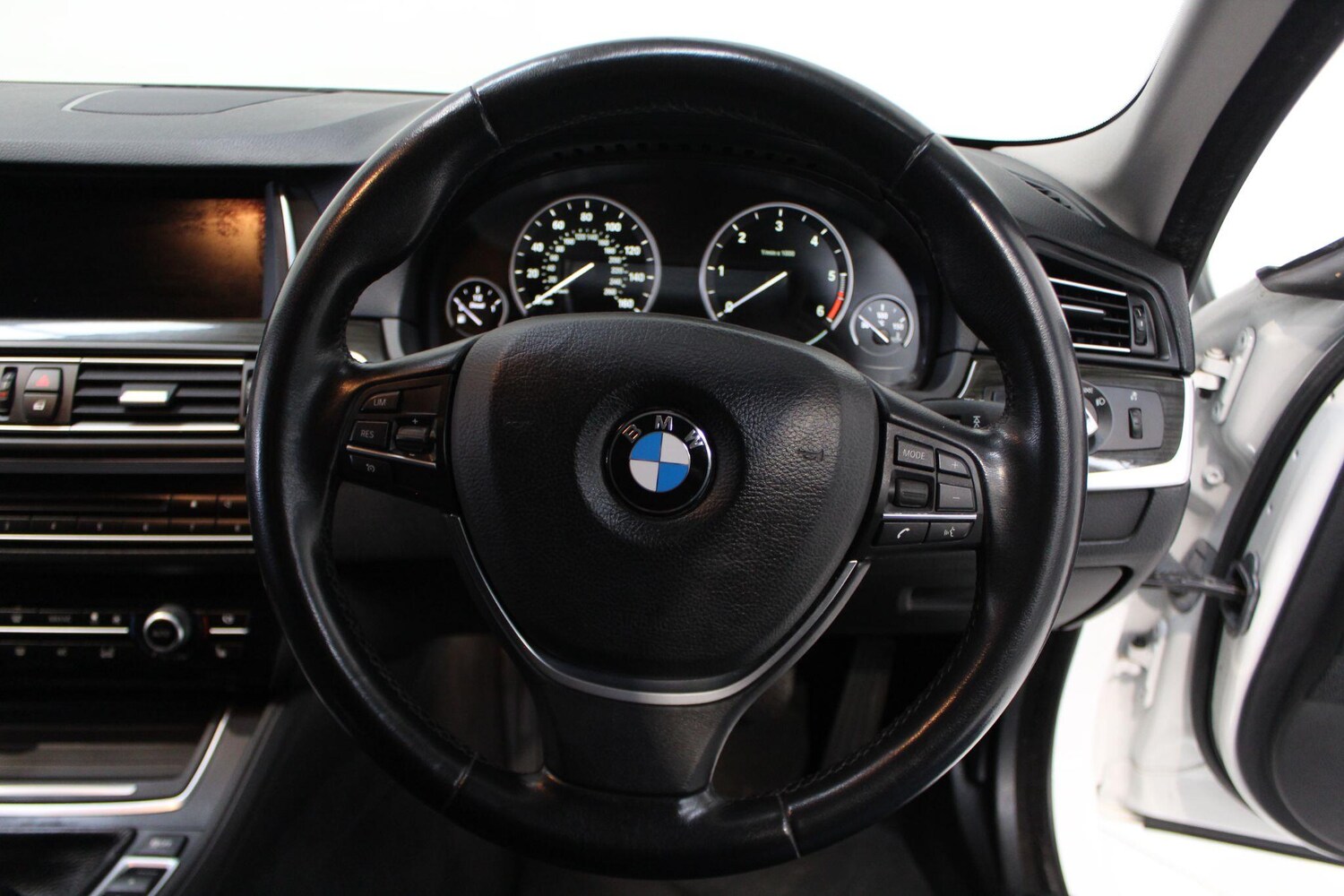 Used BMW 5 Series 2016 for sale - 77908729: Photo 46