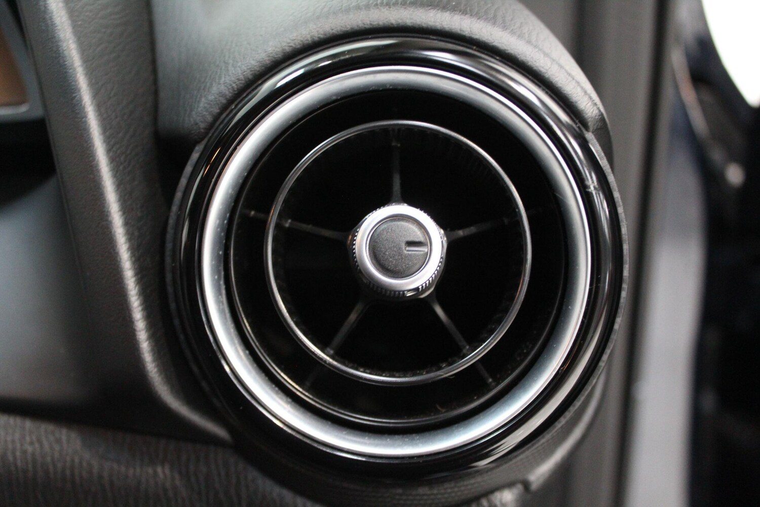 Used Mazda Mazda2 2019 for sale - 77909242: Photo 48