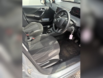 Used Peugeot 208 2013 for sale - 79127520: Photo