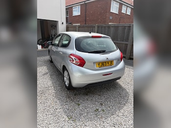 Used Peugeot 208 2013 for sale - 79127520: Photo