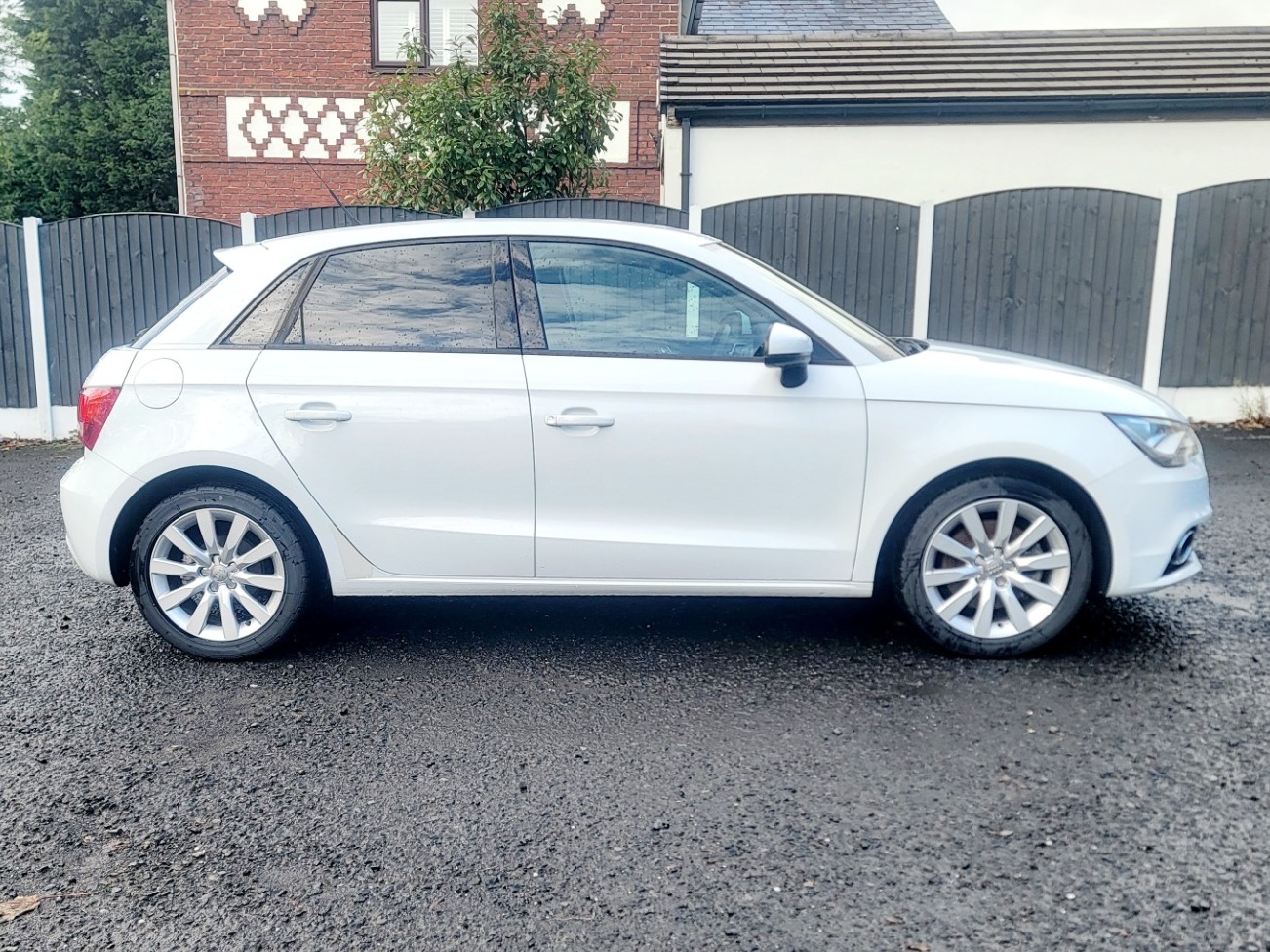 Used Audi A1 2013 for sale - 76396846: Photo 2