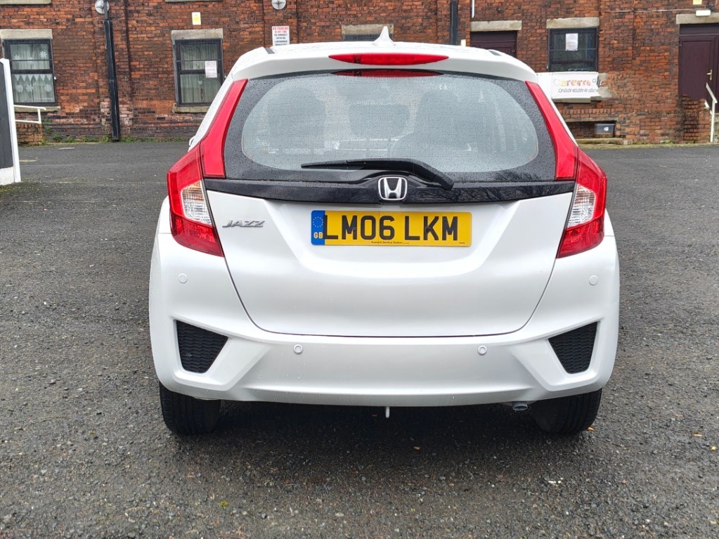 Used Honda Jazz 2015 for sale - 77632620: Photo 4