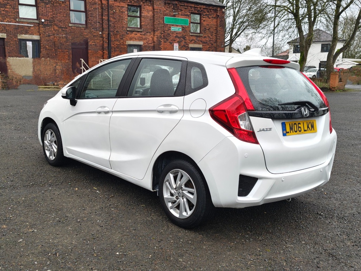 Used Honda Jazz 2015 for sale - 77632620: Photo 5