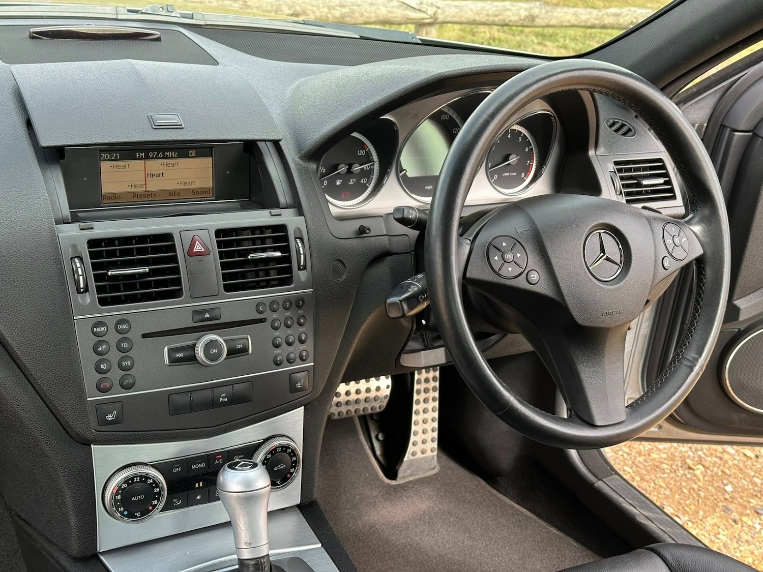 Used Mercedes-Benz C Class 2010 for sale - 76407666: Photo 22