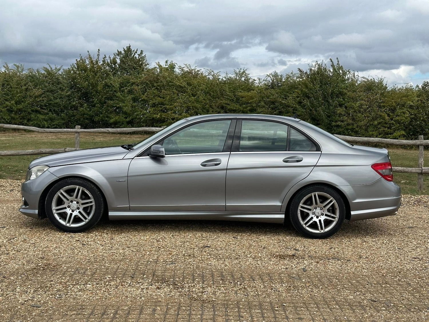 Used Mercedes-Benz C Class 2010 for sale - 76407666: Photo 4