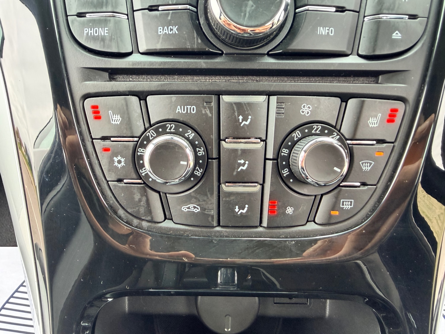 Used Vauxhall Astra 2014 for sale - 78061056: Photo 21