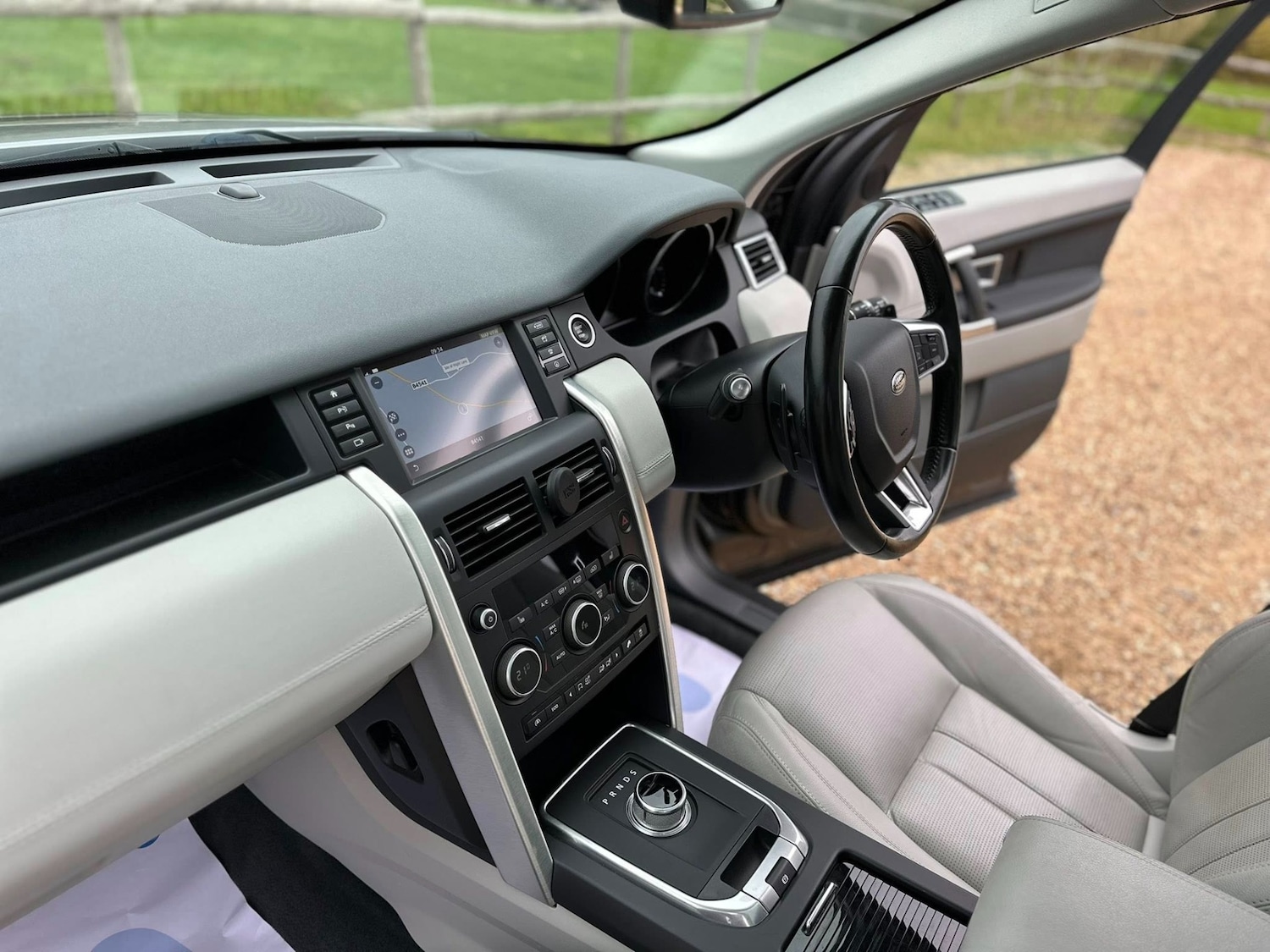 Used Land Rover Discovery Sport 2016 for sale - 76403487: Photo 13