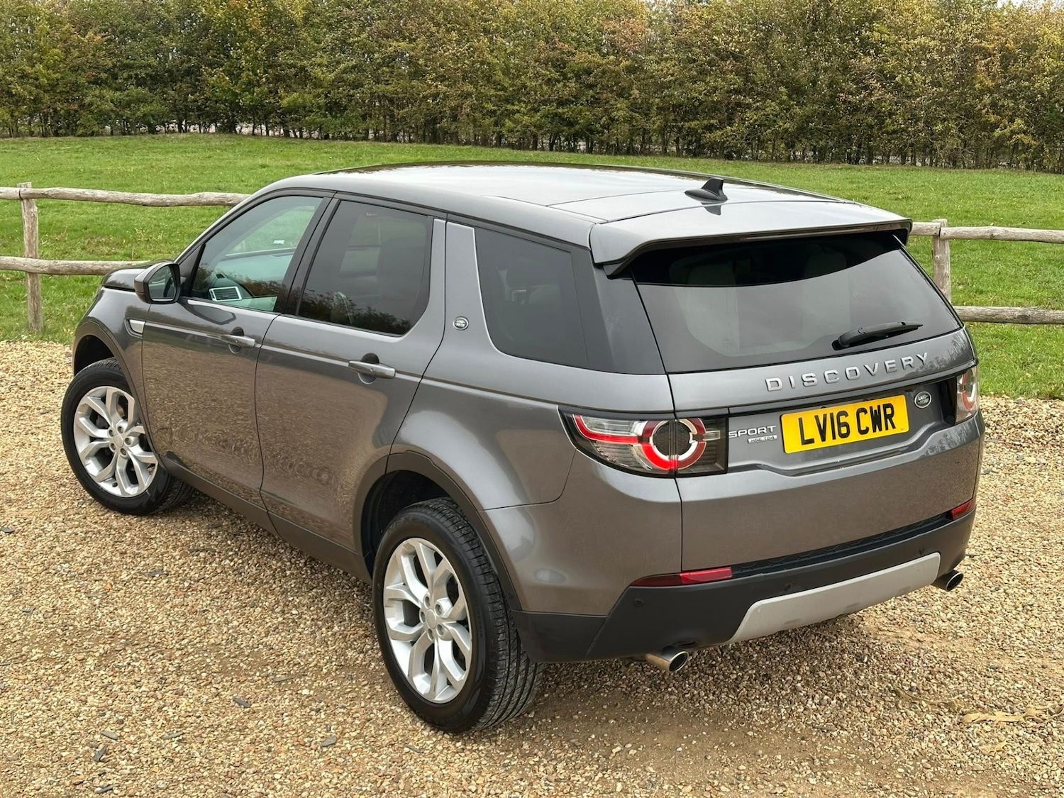 Used Land Rover Discovery Sport 2016 for sale - 76403487: Photo 2