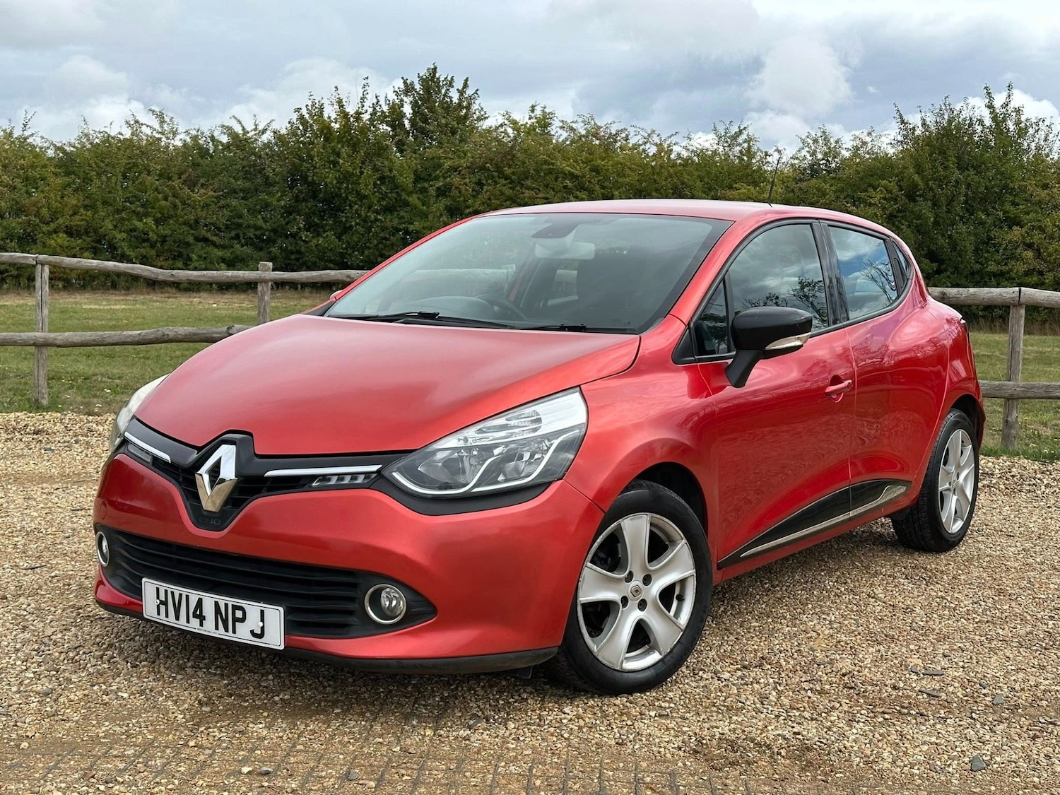 Used Renault Clio 2014 for sale - 76407668: Photo 2