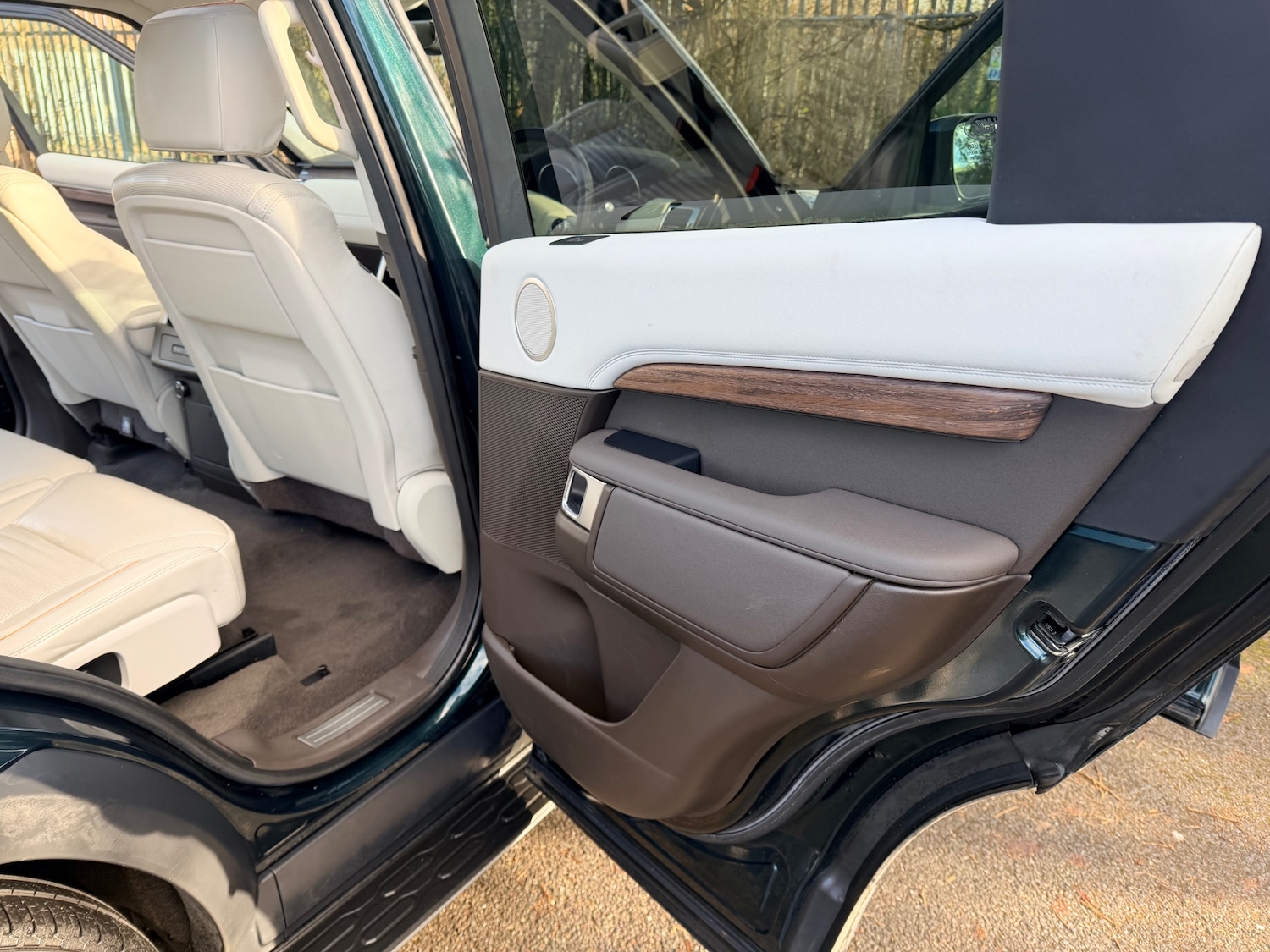 Used Land Rover Discovery 2017 for sale - 77432842: Photo 12