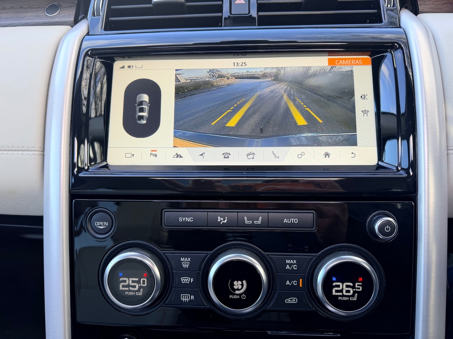 Used Land Rover Discovery 2017 for sale - 77432842: Photo 16