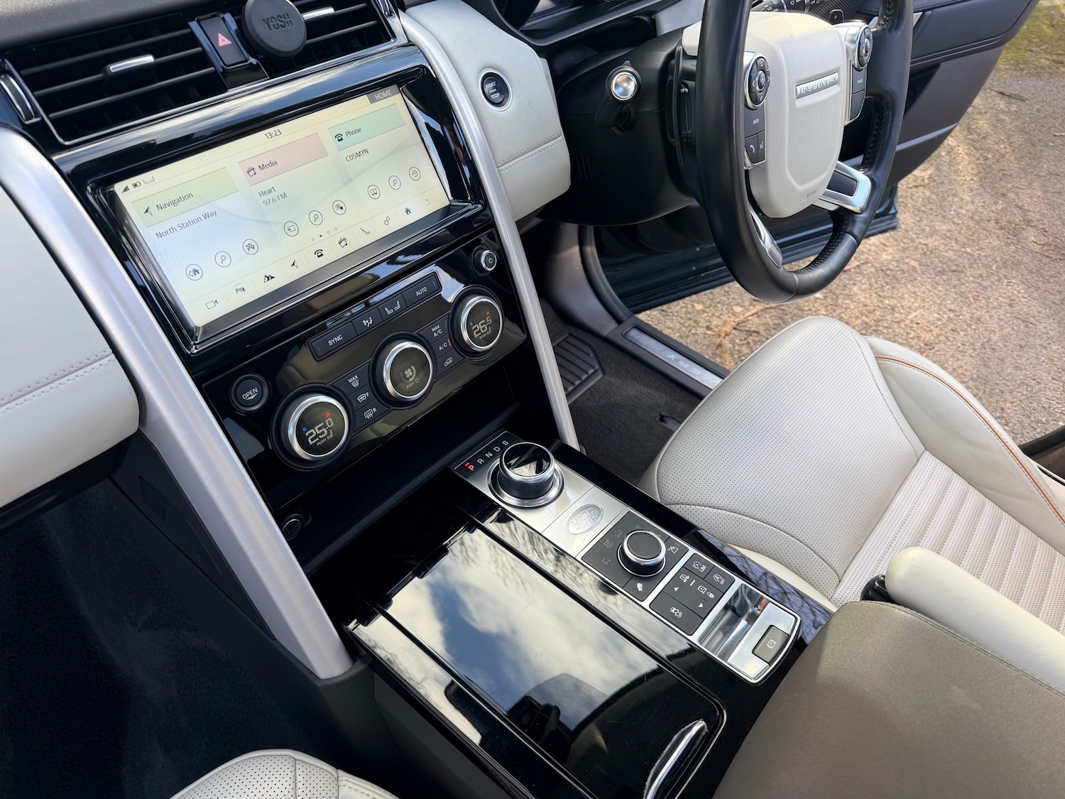 Used Land Rover Discovery 2017 for sale - 77432842: Photo 32