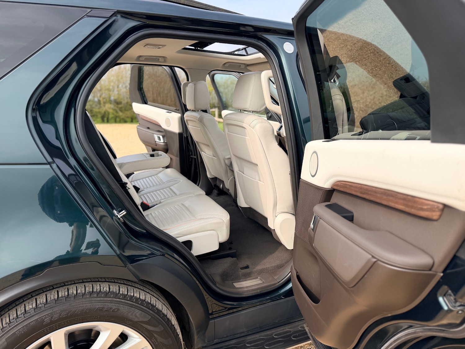 Used Land Rover Discovery 2017 for sale - 77992044: Photo 15