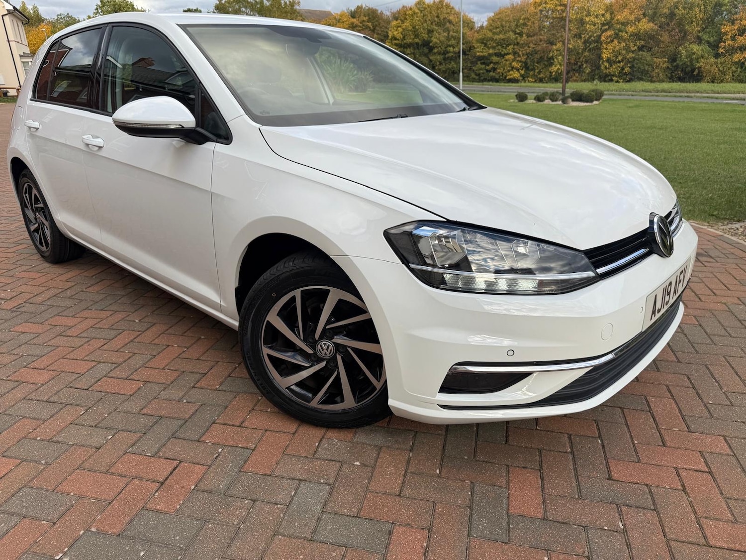 Used Volkswagen Golf 2019 for sale - 76669066: Photo 2