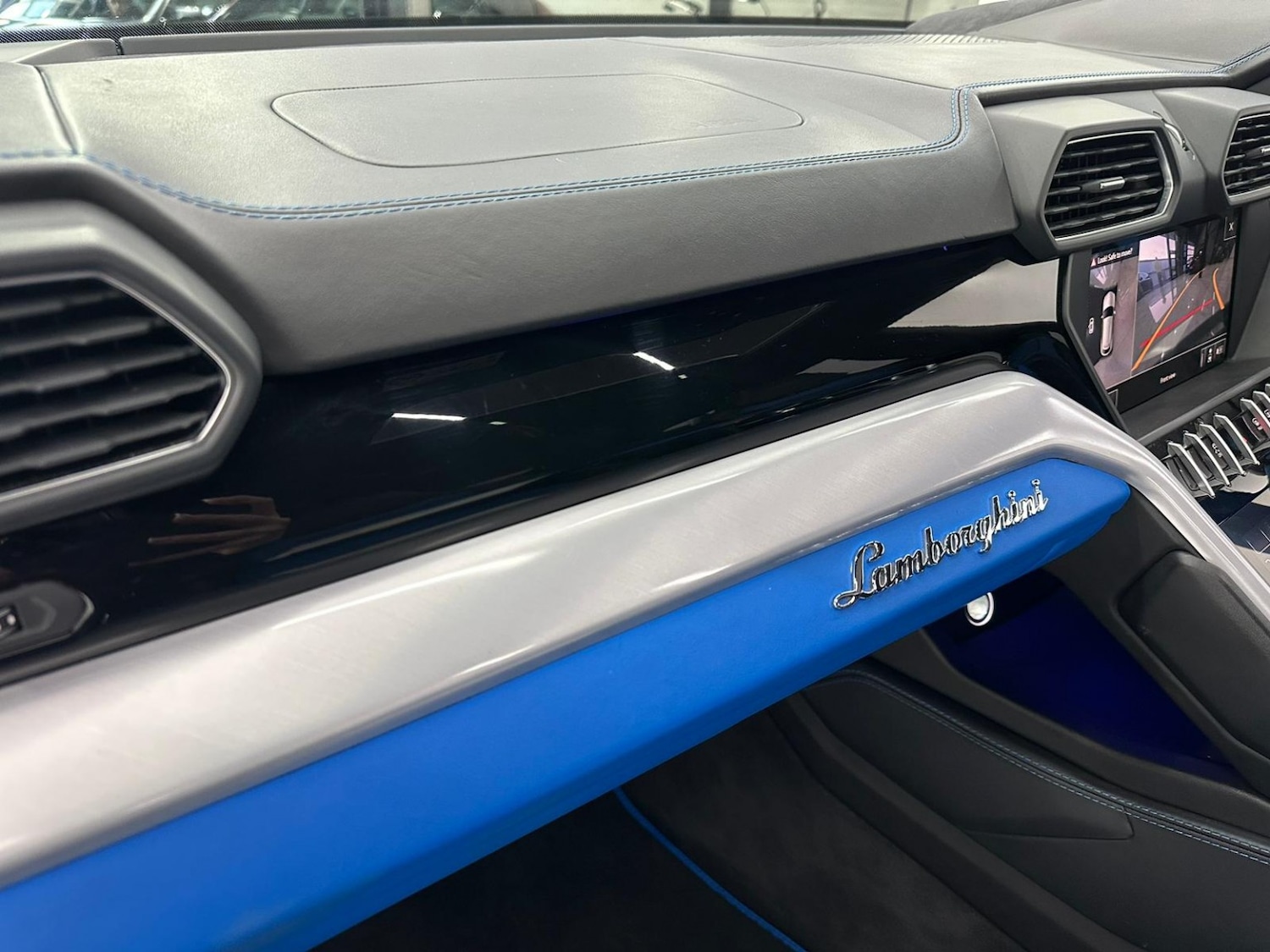 Used Lamborghini Urus 2018 for sale - 77140734: Photo 50