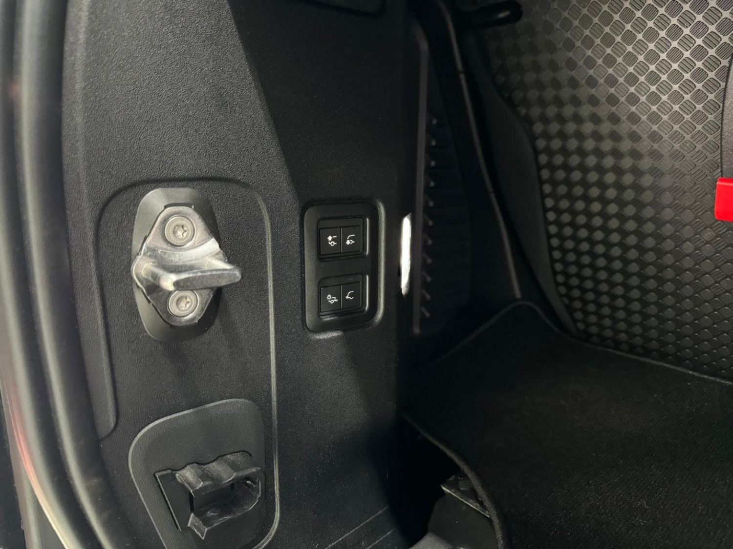 Used Land Rover Defender 90 2021 for sale - 77729551: Photo 48