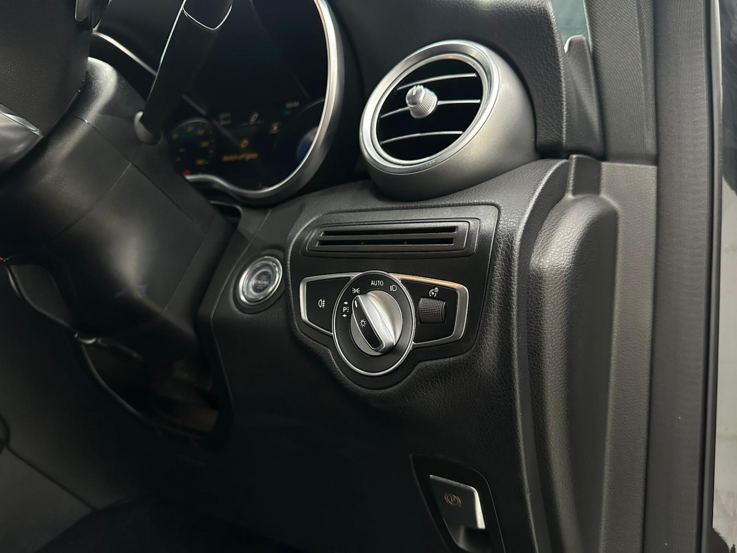 Used Mercedes-Benz GLC 2021 for sale - 76631473: Photo 30