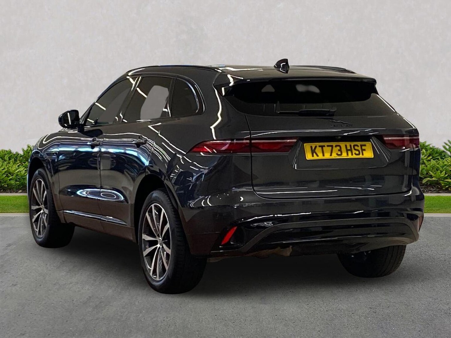 Used Jaguar F-Pace 2023 for sale - 77487639: Photo 2