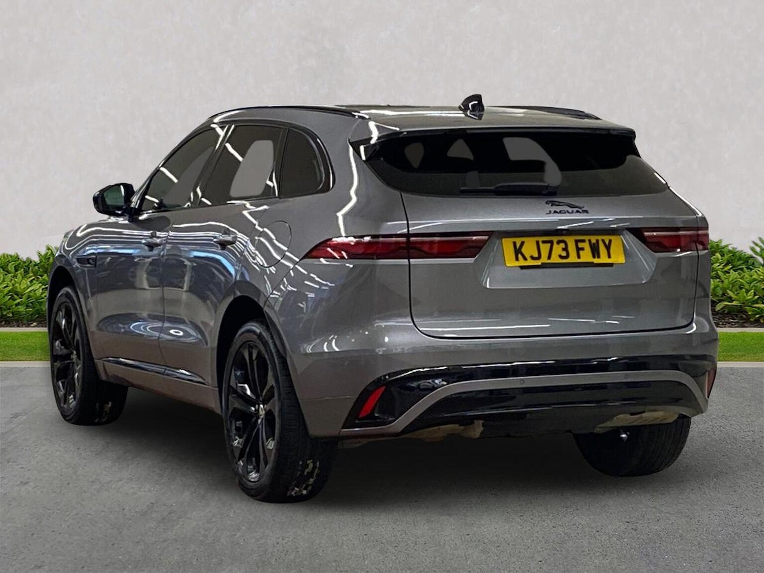 Used Jaguar F-Pace 2024 for sale - 76583249: Photo 2