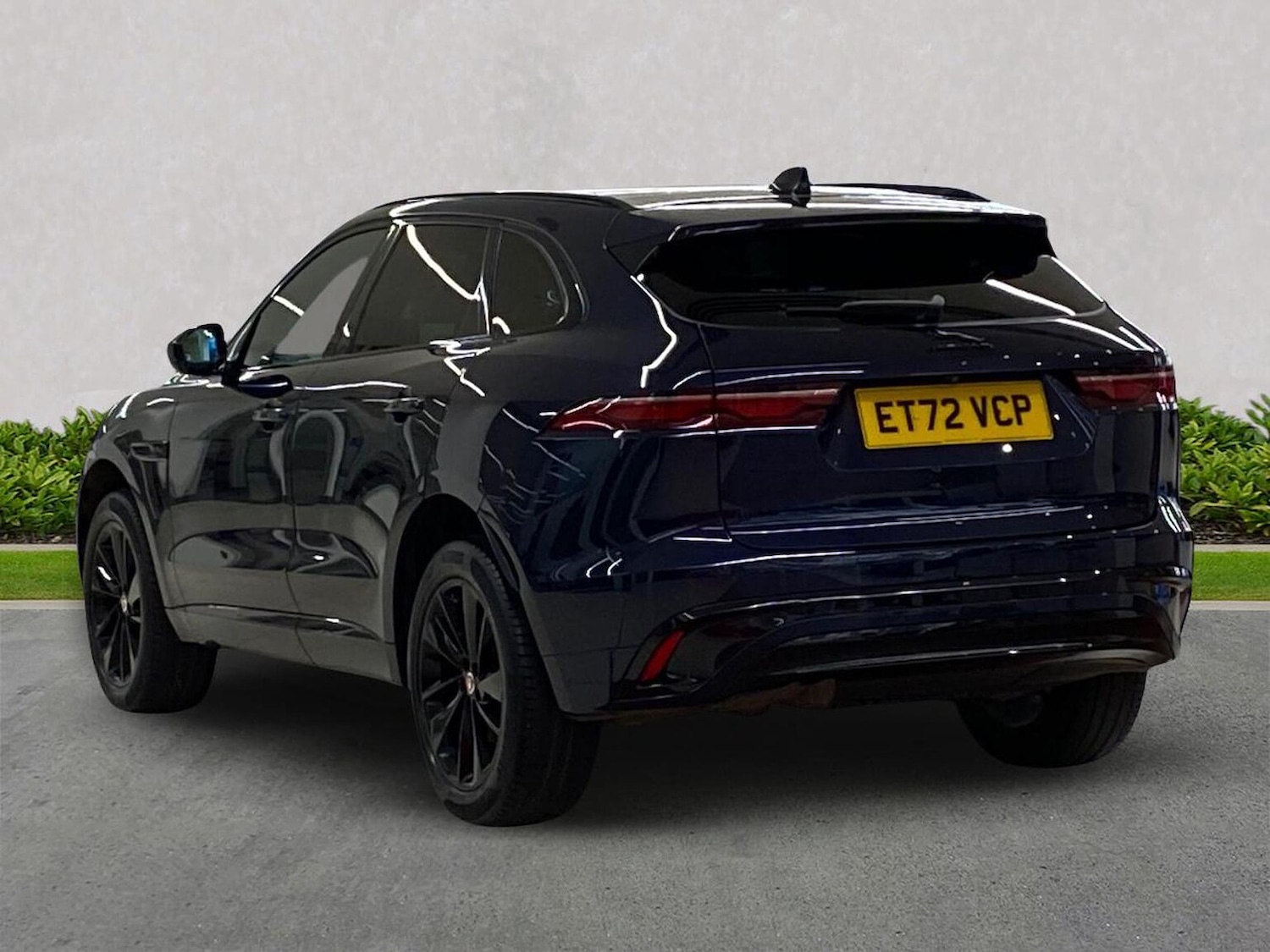 Used Jaguar F-Pace 2023 for sale - 77555315: Photo 2