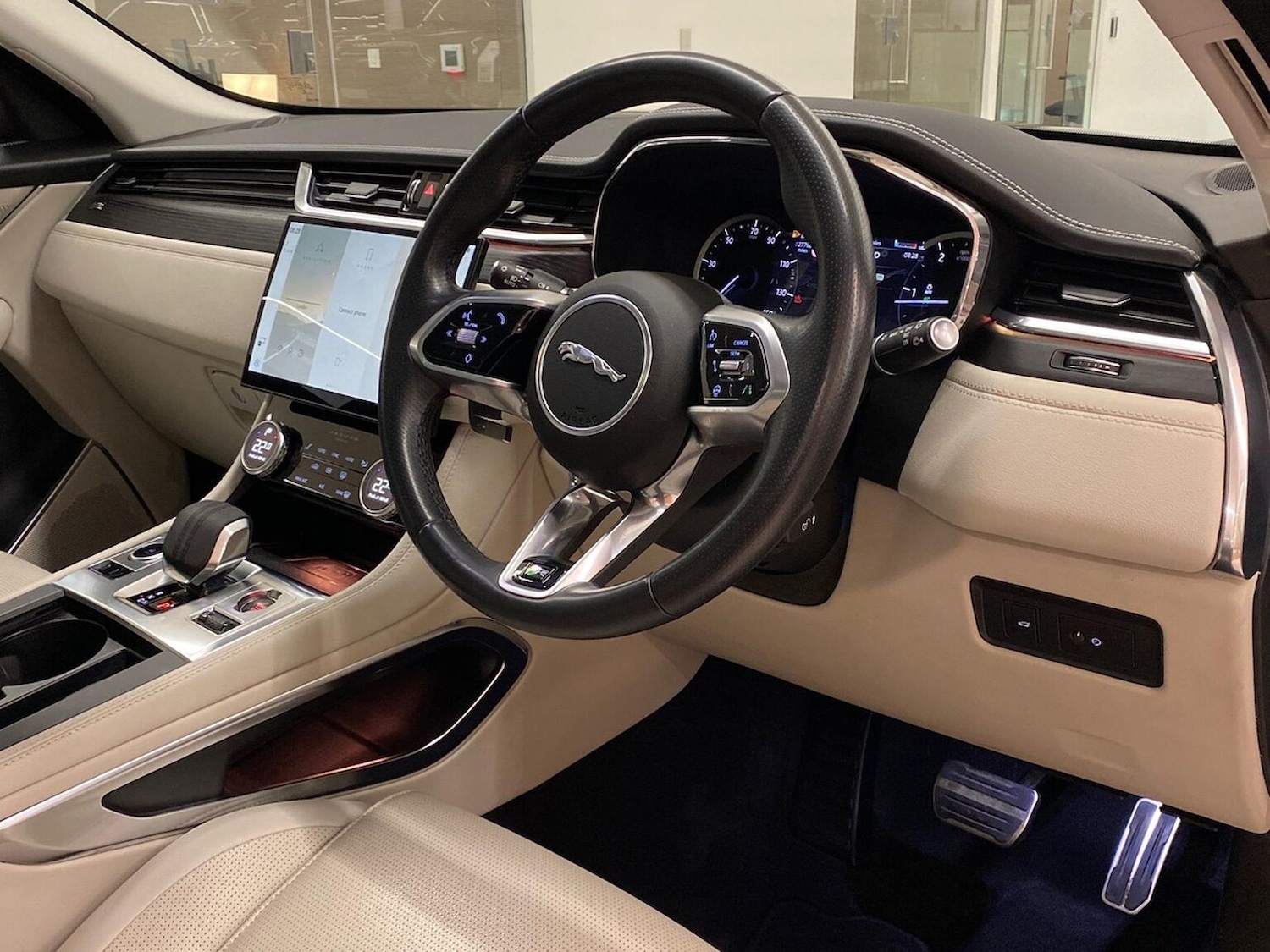 Used Jaguar F-Pace 2023 for sale - 77555315: Photo 29