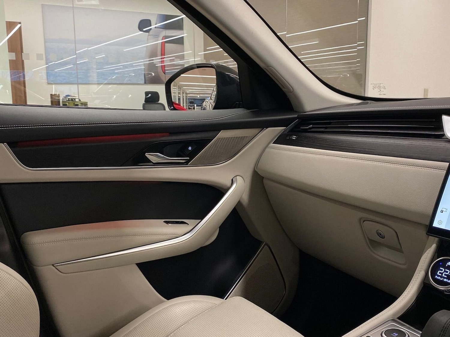 Used Jaguar F-Pace 2023 for sale - 77555315: Photo 30