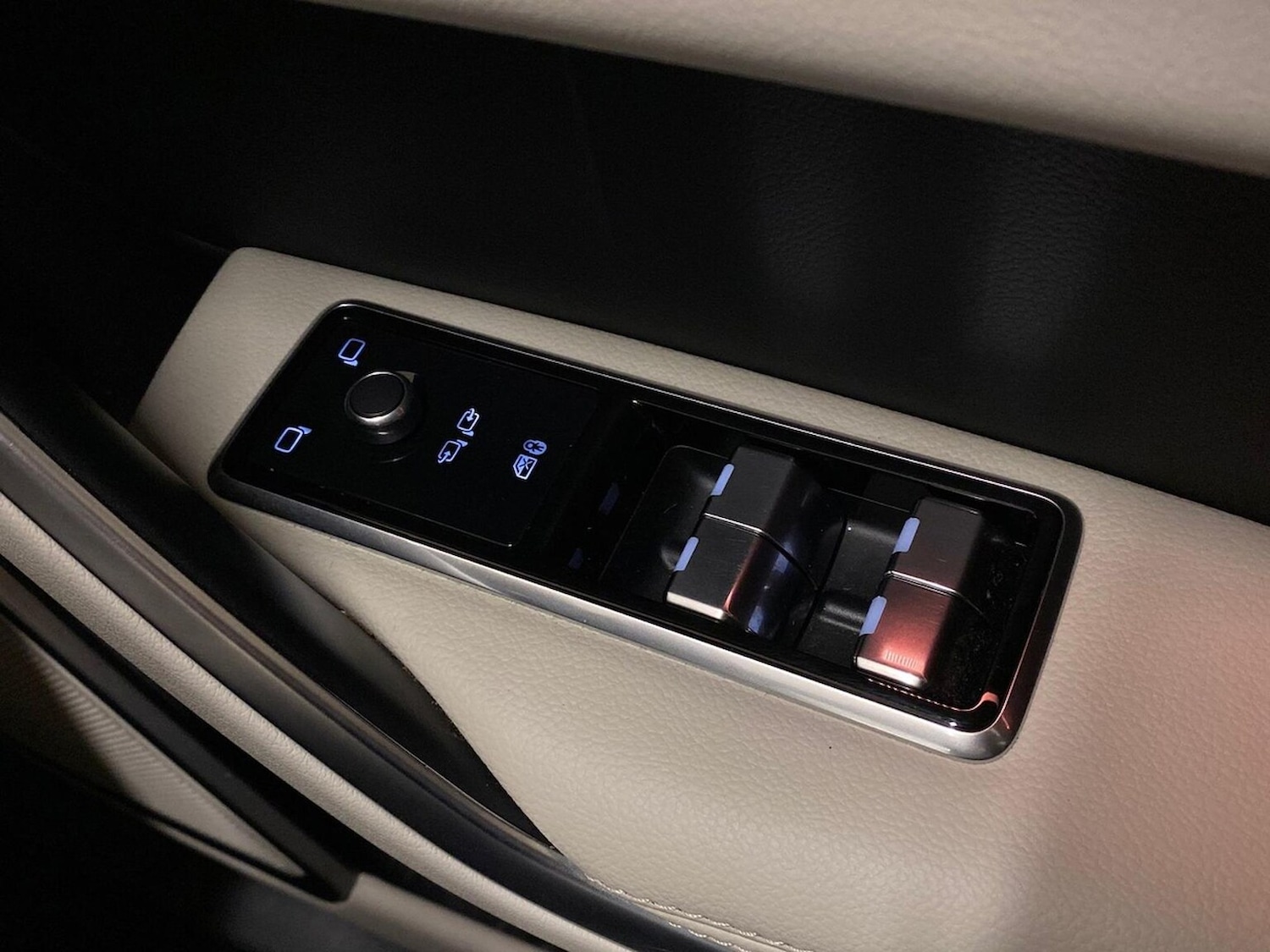 Used Jaguar F-Pace 2023 for sale - 77555315: Photo 35