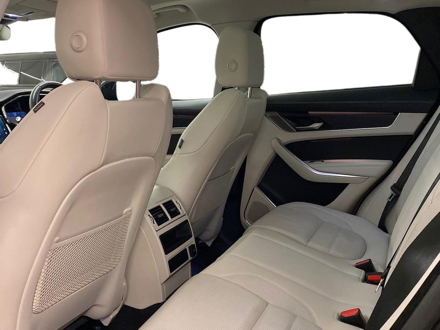 Used Jaguar F-Pace 2023 for sale - 77555315: Photo 4