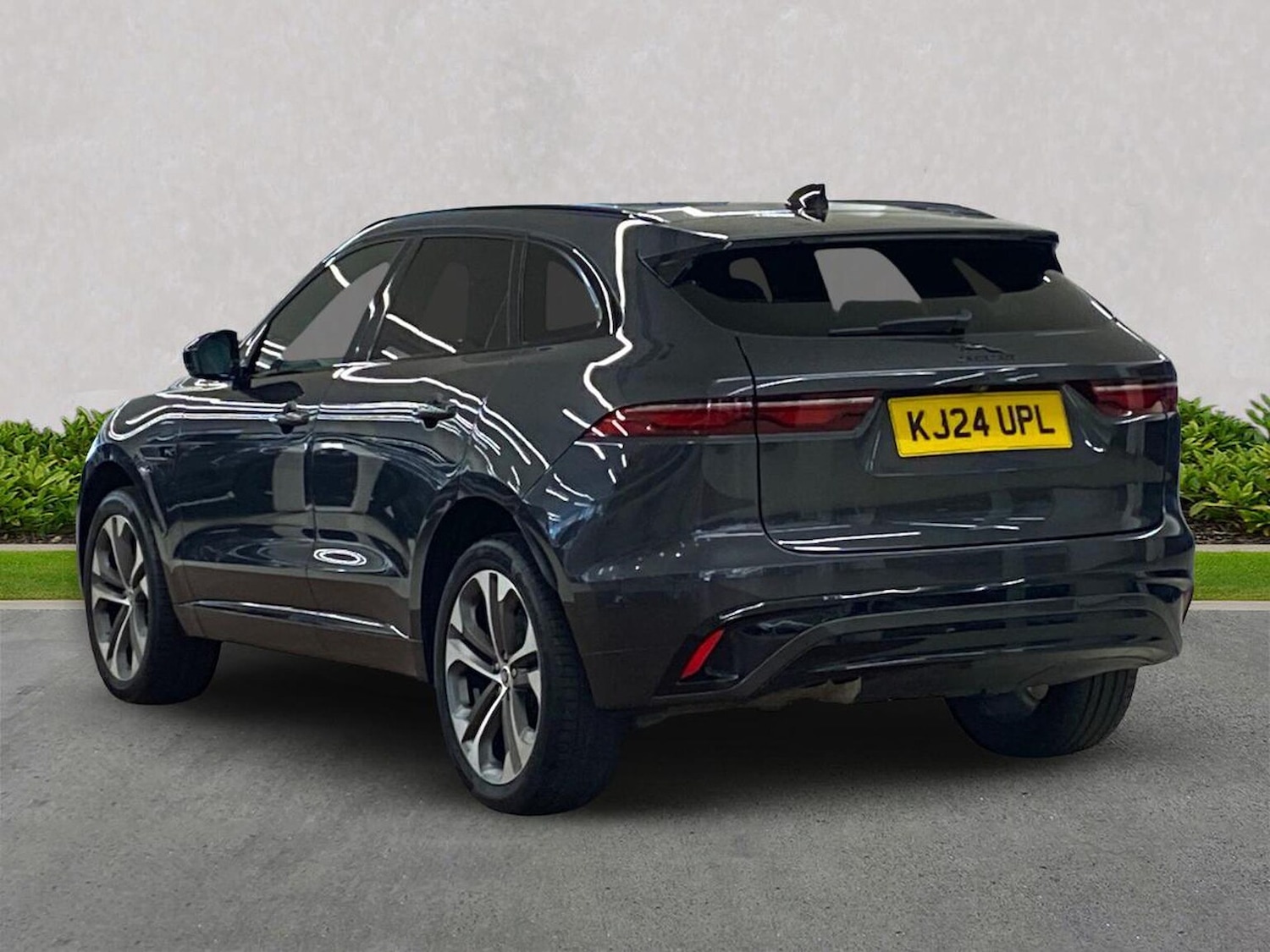 Used Jaguar F-Pace 2024 for sale - 76589171: Photo 2