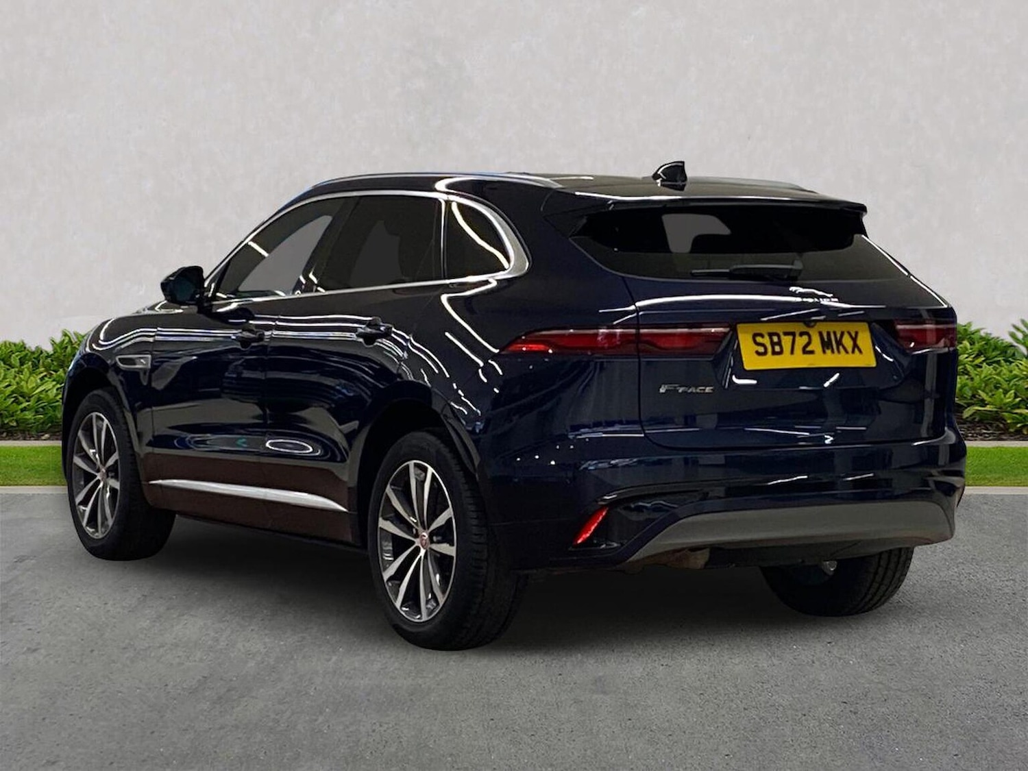 Used Jaguar F-Pace 2023 for sale - 77803449: Photo 2