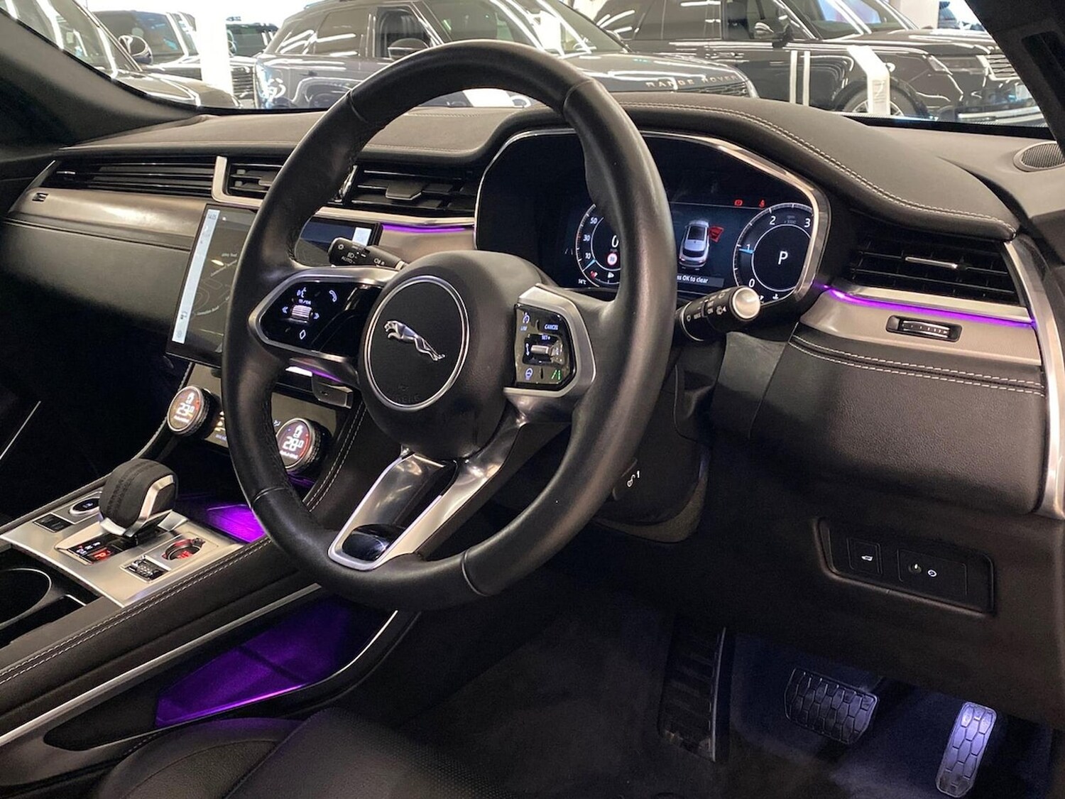 Used Jaguar F-Pace 2023 for sale - 76613618: Photo 33