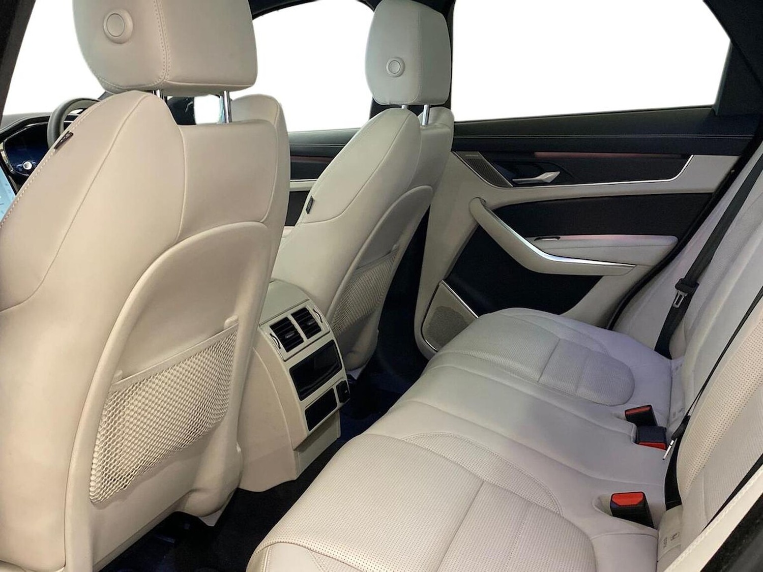 Used Jaguar F-Pace 2023 for sale - 77487623: Photo 4