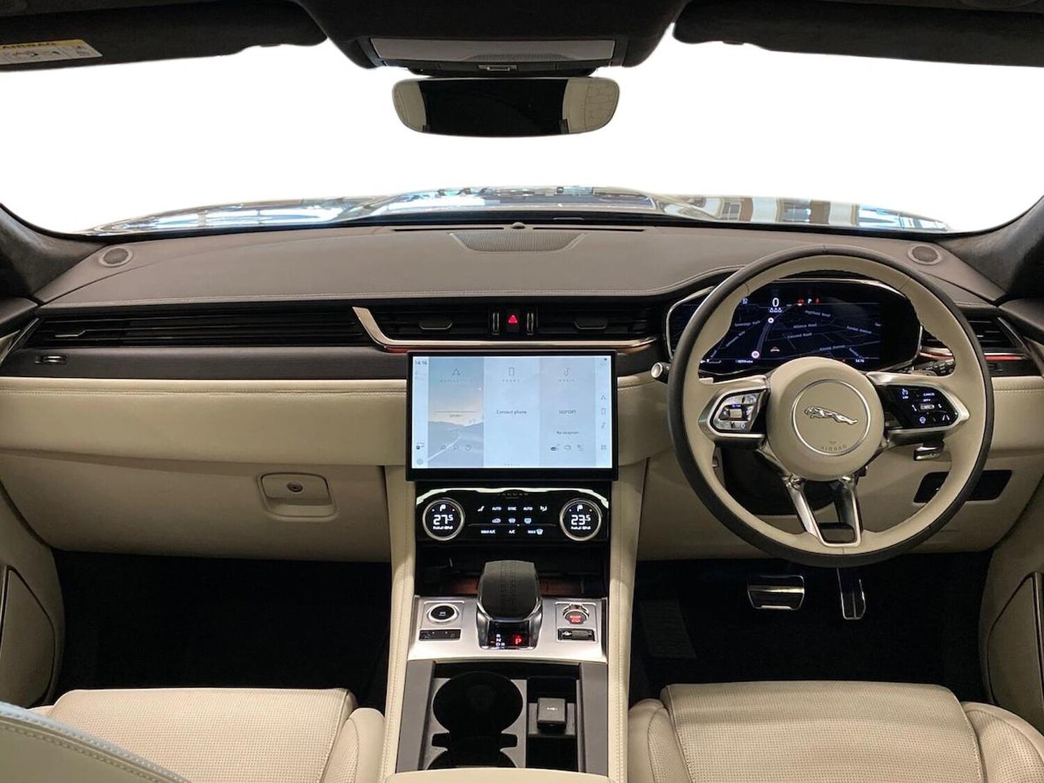 Used Jaguar F-Pace 2023 for sale - 77487623: Photo 9