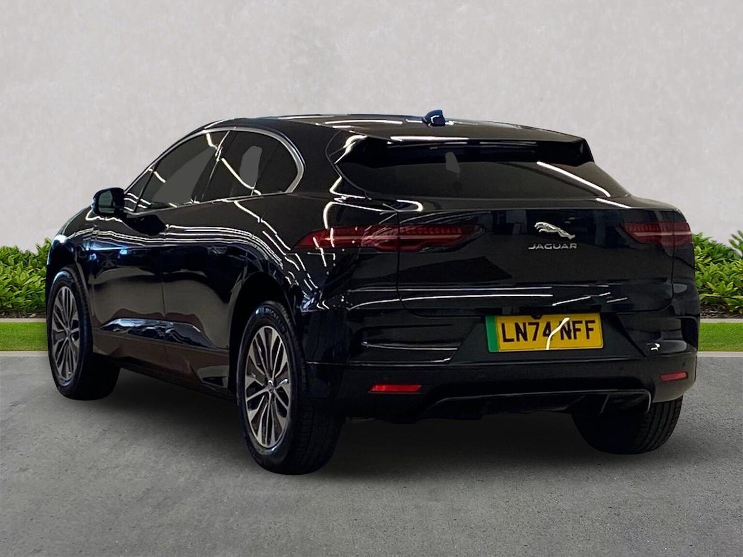 Used Jaguar I-Pace 2024 for sale - 76396962: Photo 2