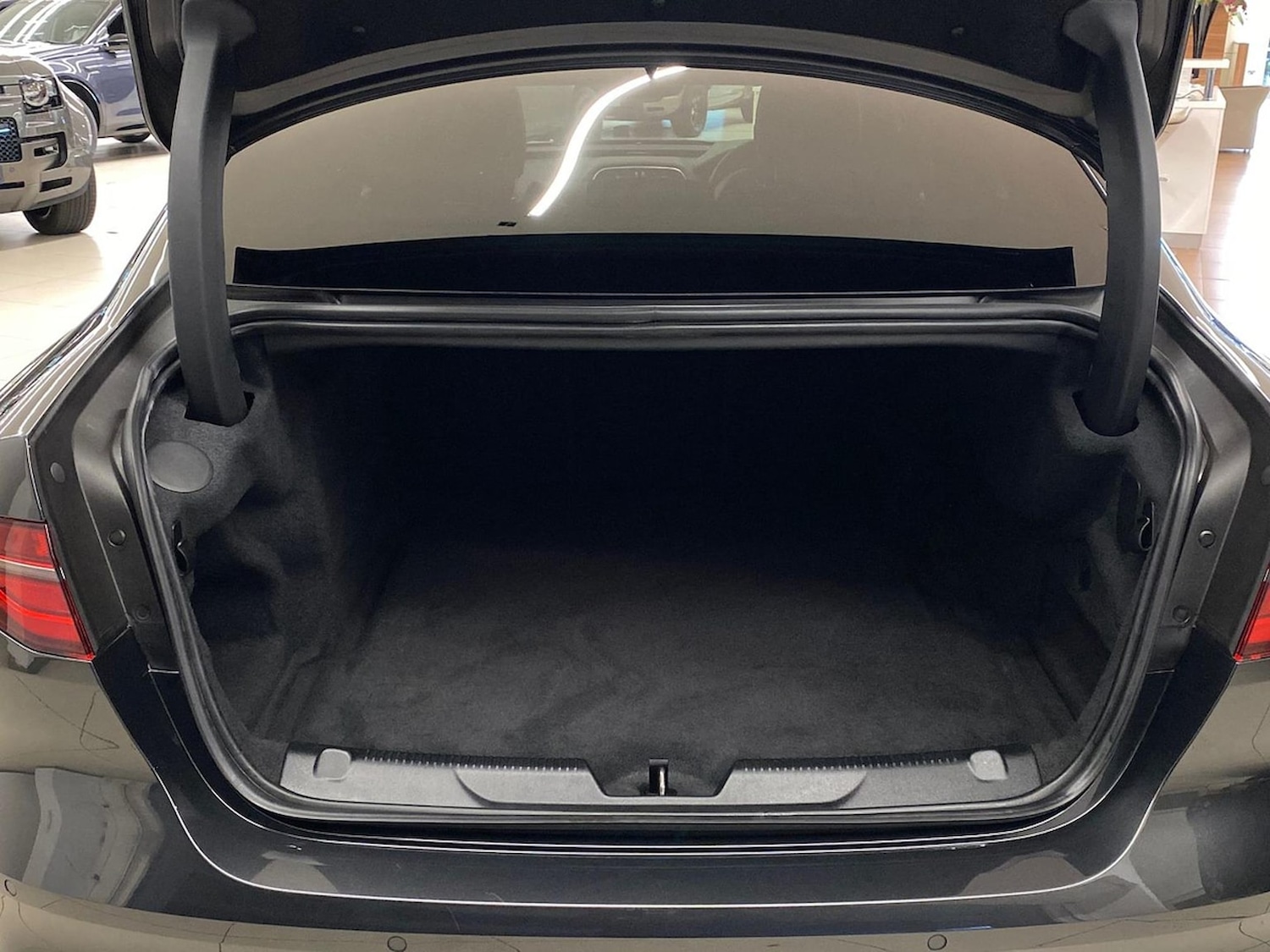 Used Jaguar XE 2023 for sale - 76357878: Photo 10