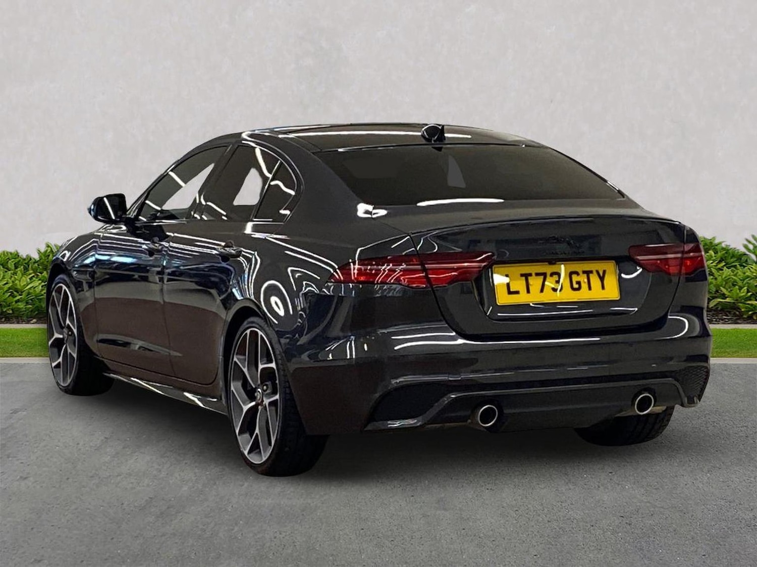 Used Jaguar XE 2023 for sale - 76357878: Photo 2
