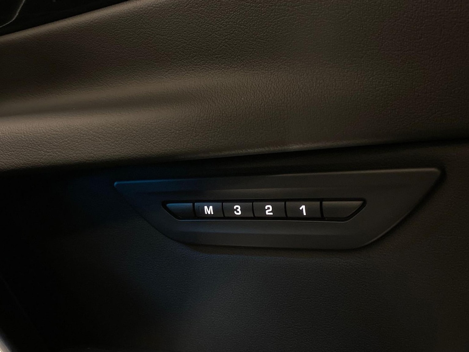 Used Jaguar XE 2023 for sale - 76357878: Photo 27