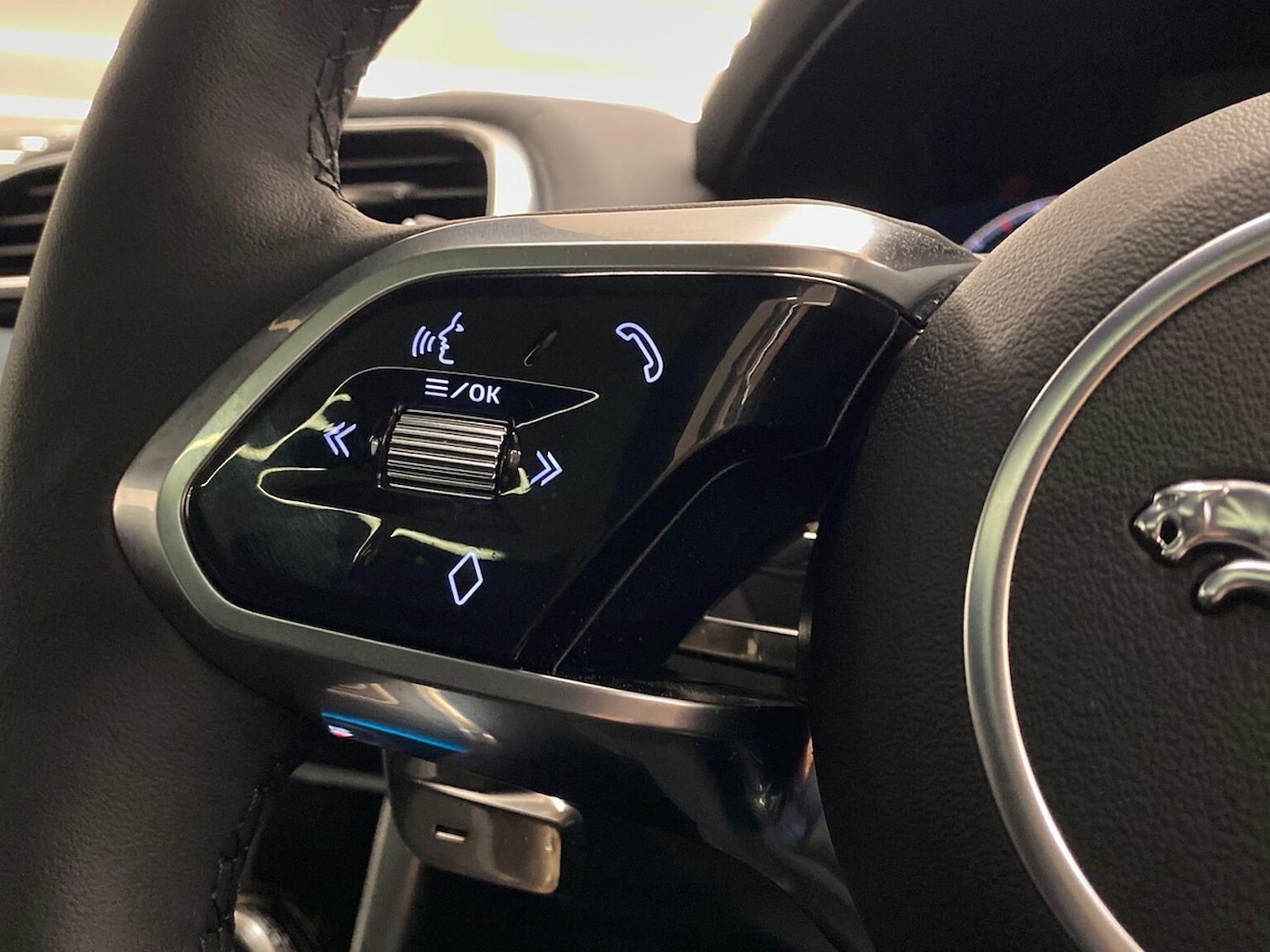 Used Jaguar XE 2023 for sale - 76357878: Photo 32